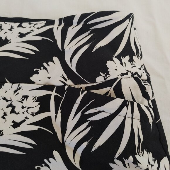 LADIES XXL STRETCH ATHLETIC, WORK, TRAVEL SKORT - Picture 2 of 5